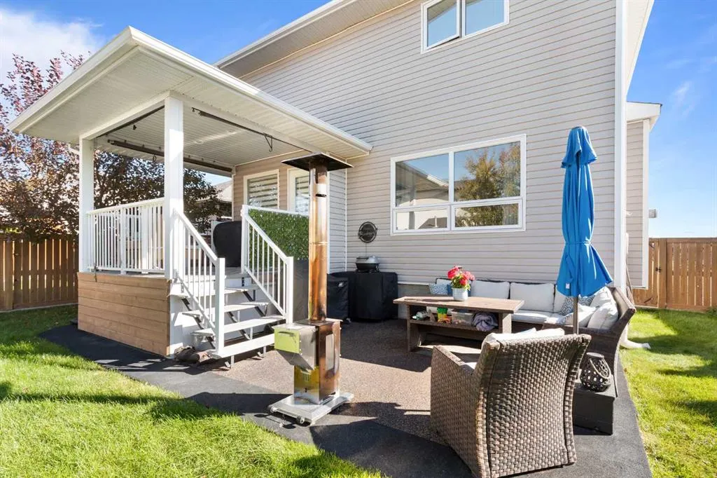 54 Vista Close SE