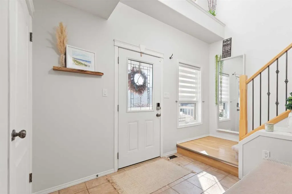 54 Vista Close SE
