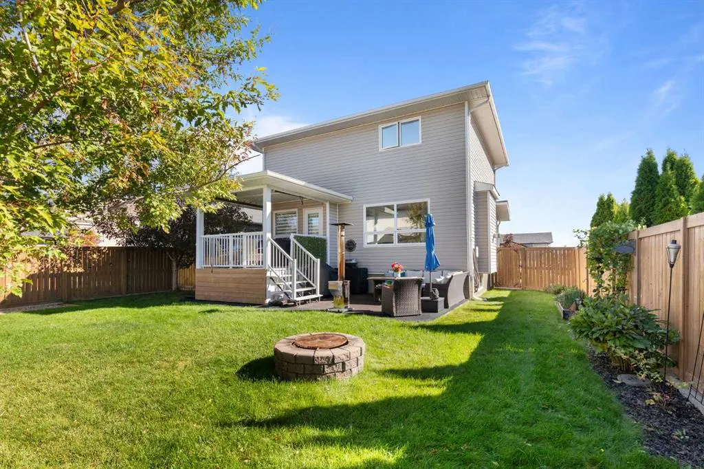 54 Vista Close SE