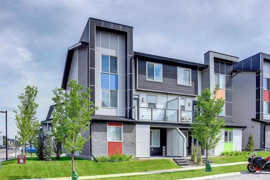 245 Redstone Walk NE #203