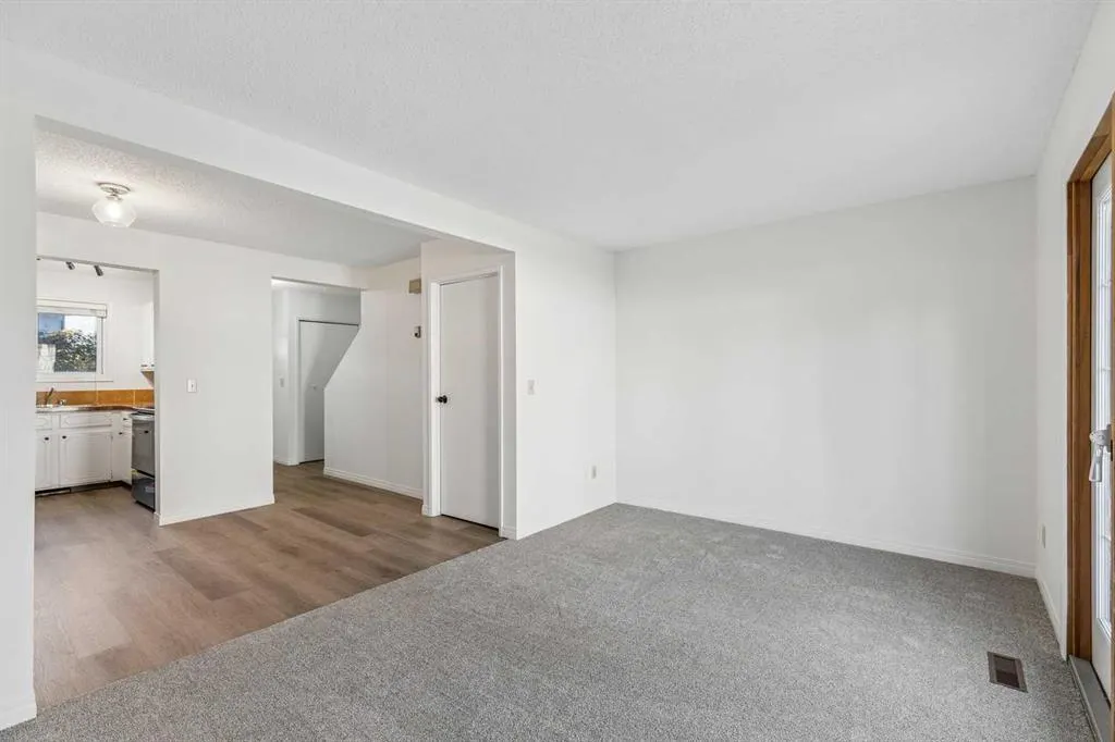 32 Whitnel Court NE #42