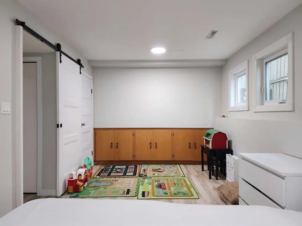 14 stafford Road N
