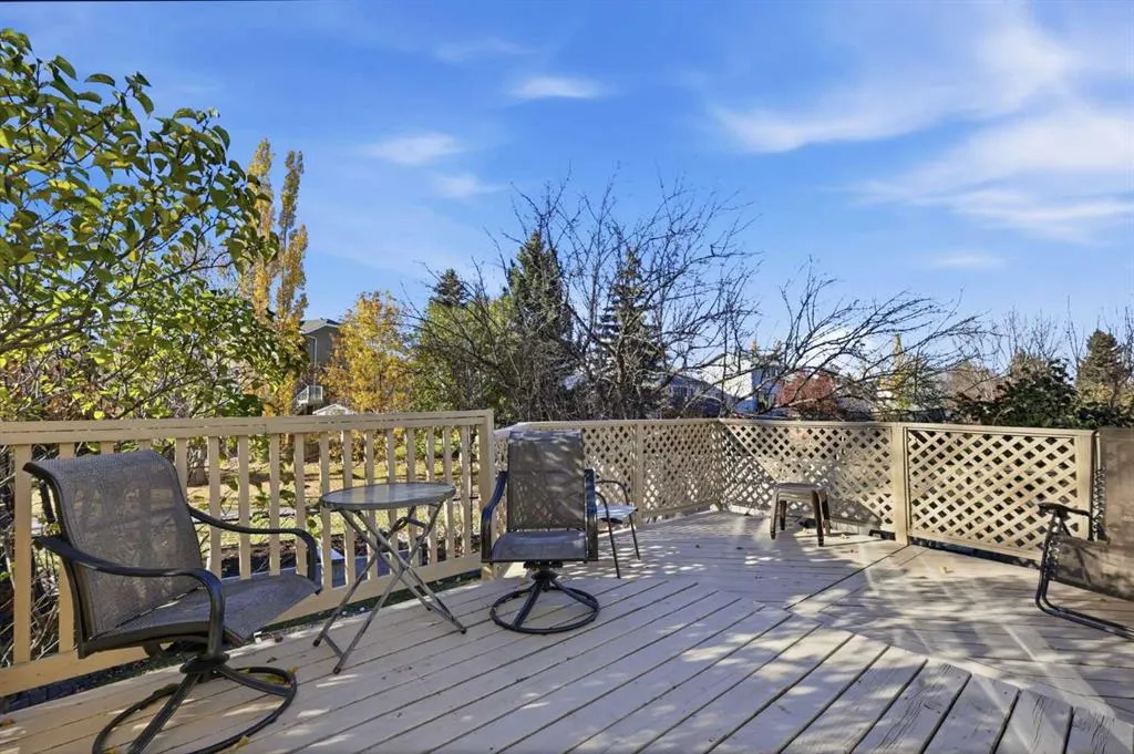 95 Macewan Ridge Close NW