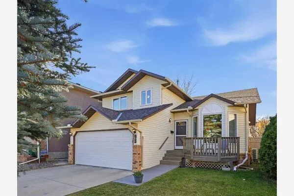 95 Macewan Ridge Close NW