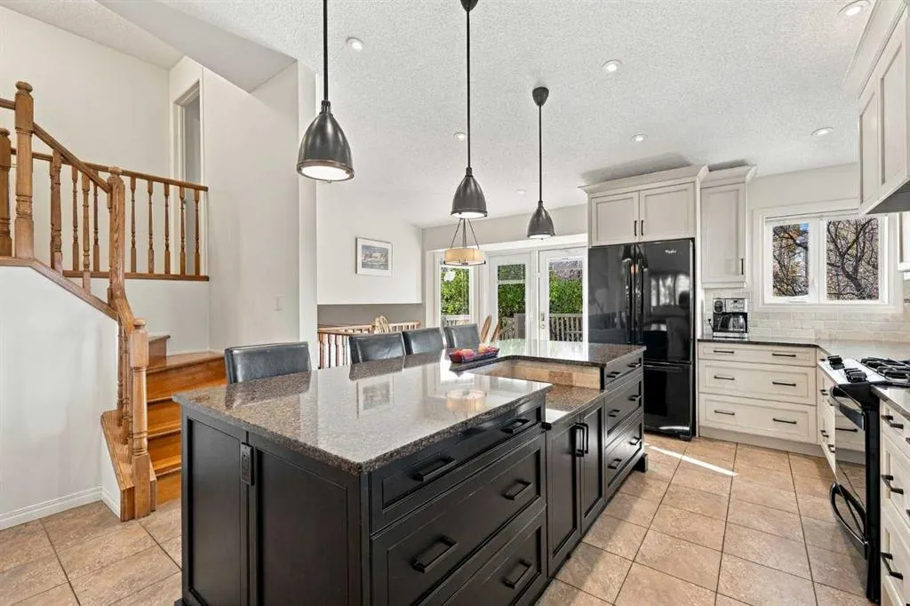 95 Macewan Ridge Close NW