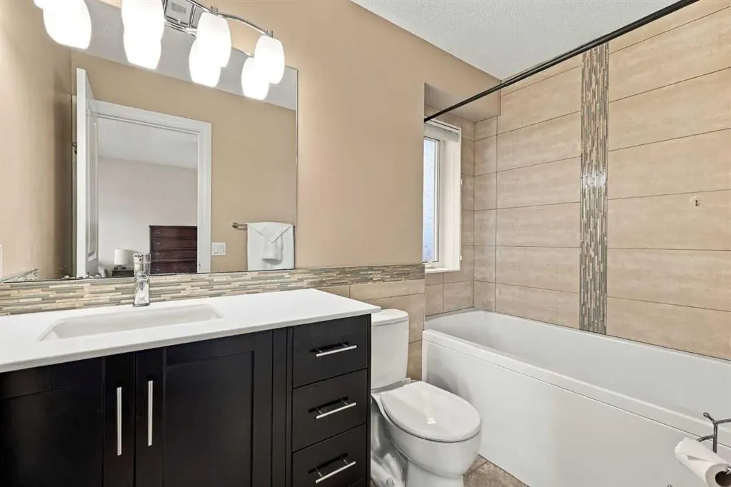 95 Macewan Ridge Close NW
