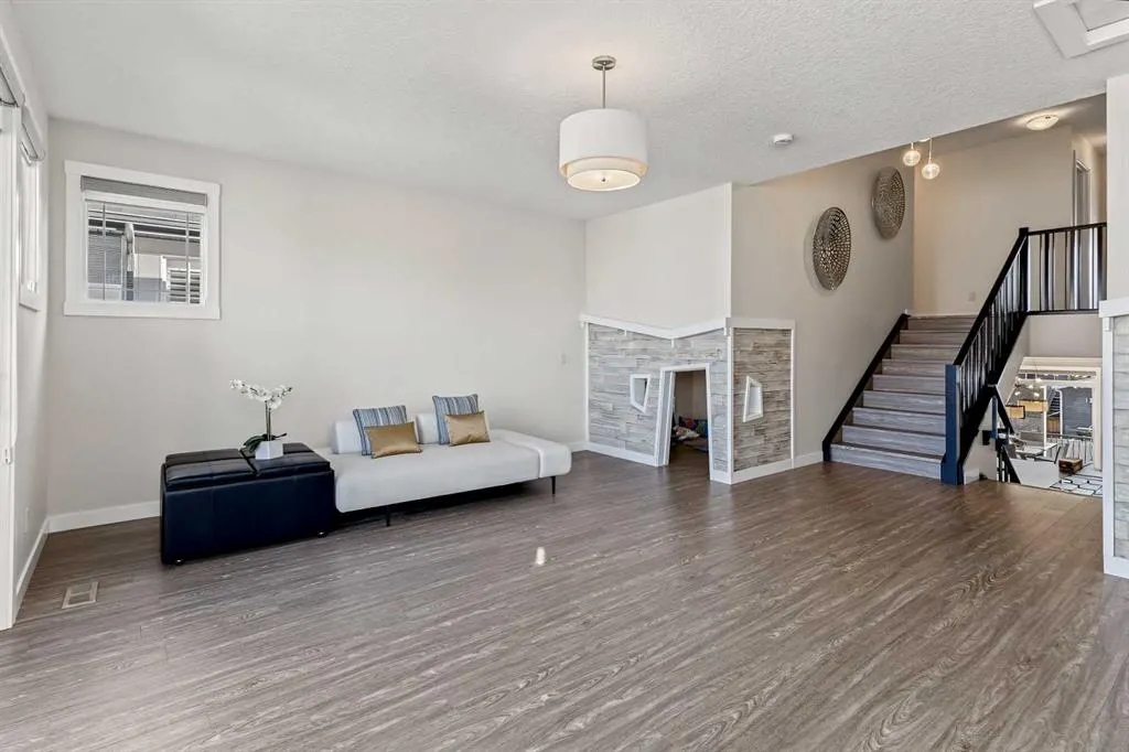 16 Tuscany Valley Grove NW