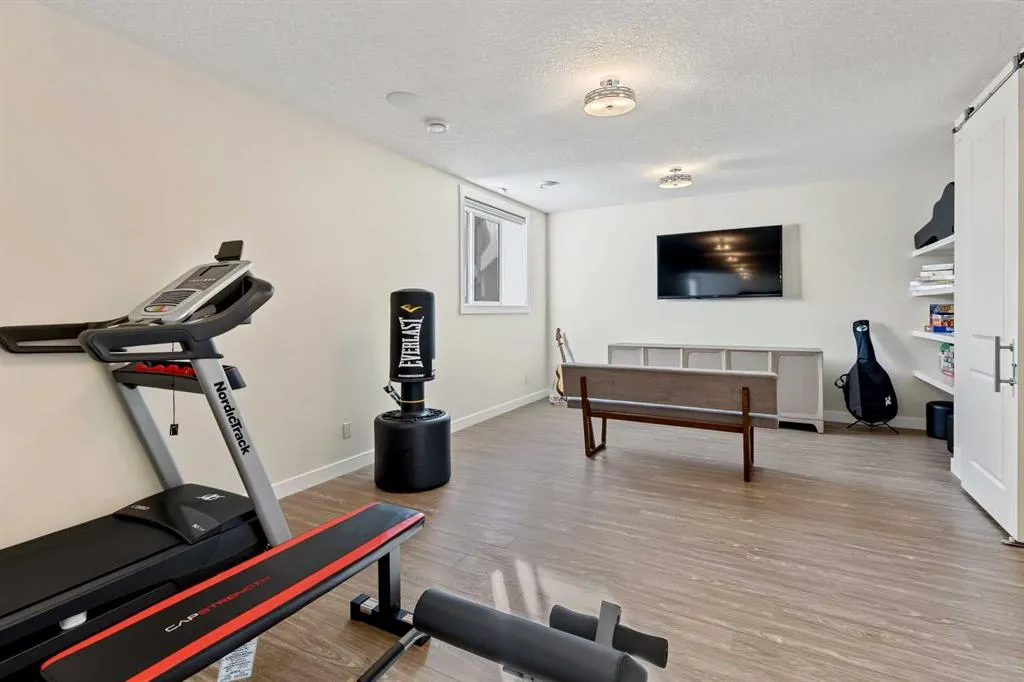 16 Tuscany Valley Grove NW