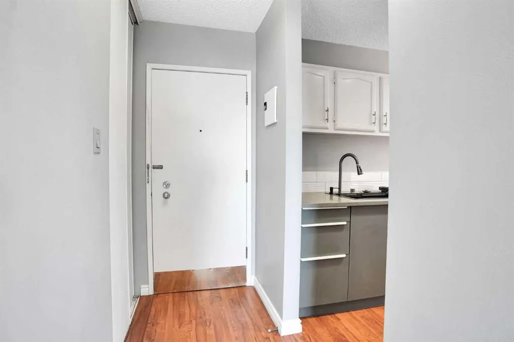 635 56 Avenue SW #403