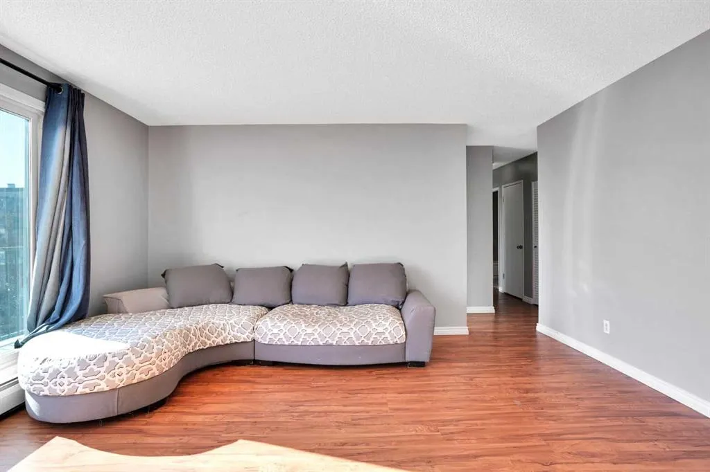 635 56 Avenue SW #403