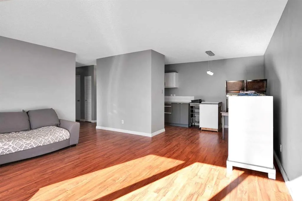 635 56 Avenue SW #403