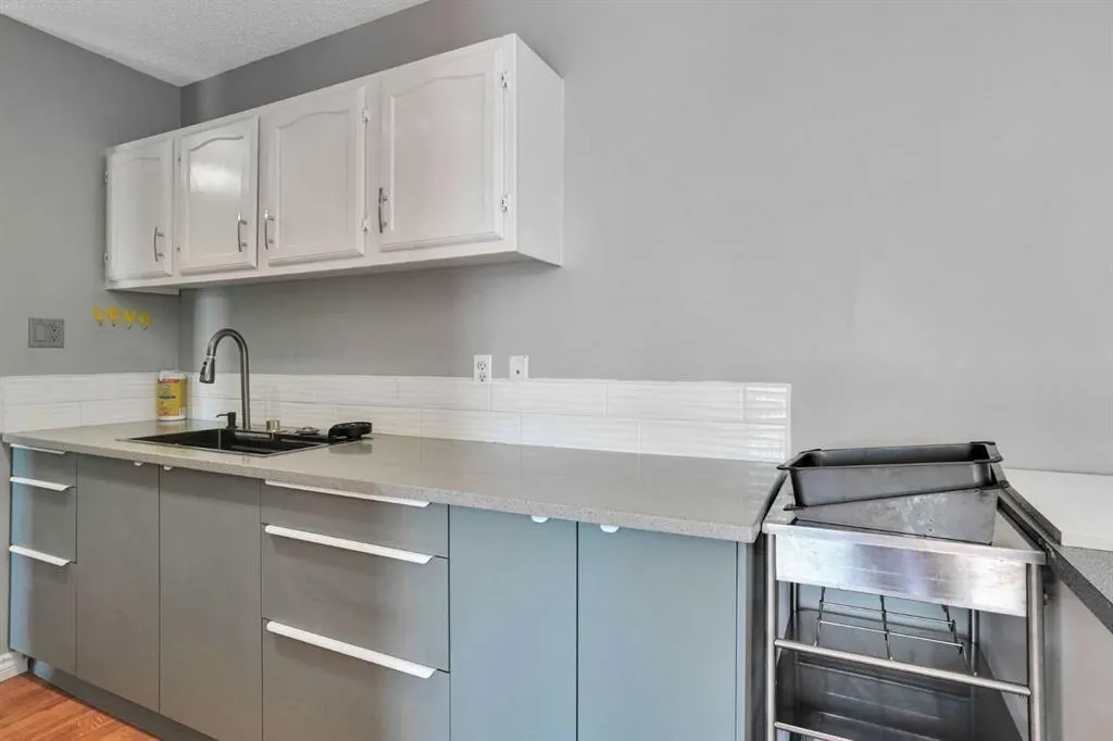 635 56 Avenue SW #403