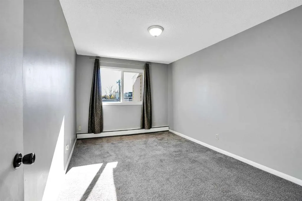 635 56 Avenue SW #403