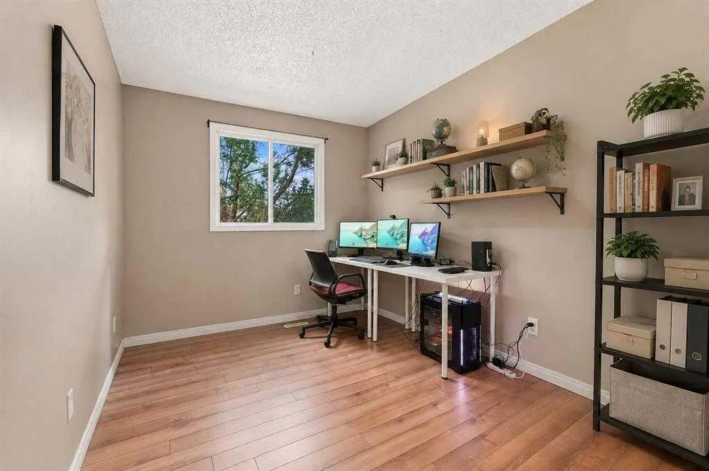 70 Edgeburn Crescent NW
