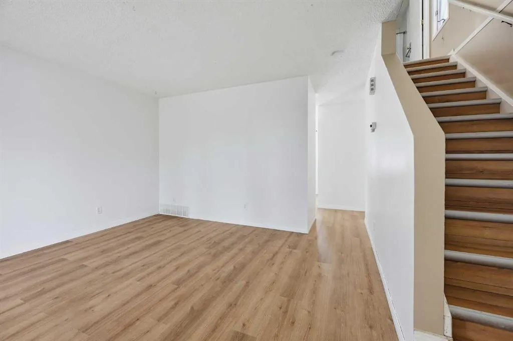 70 Edgeburn Crescent NW