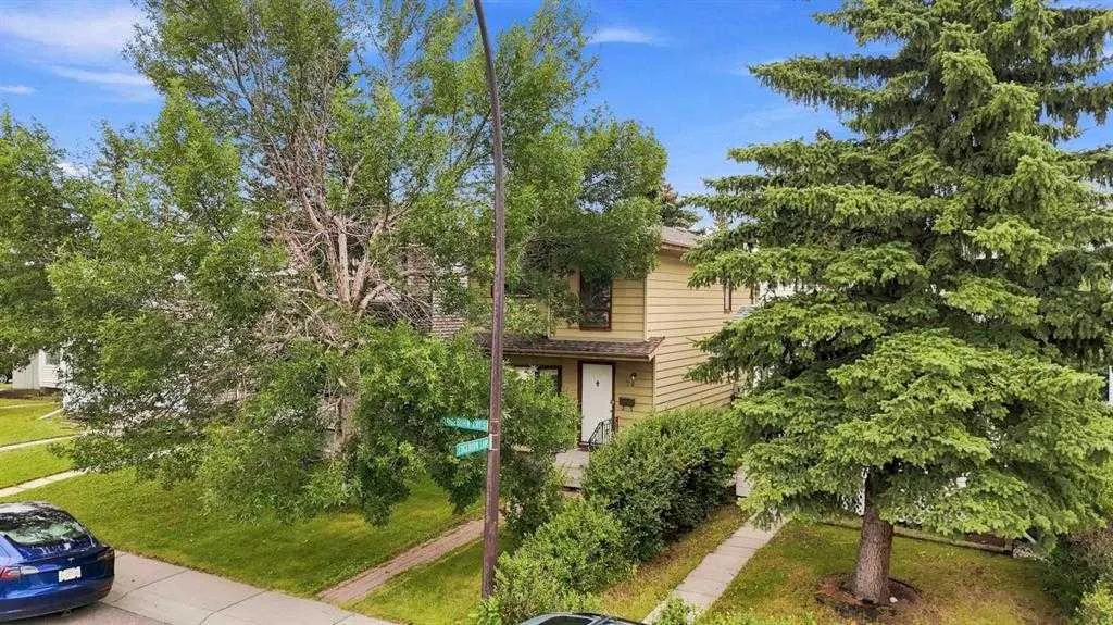 70 Edgeburn Crescent NW