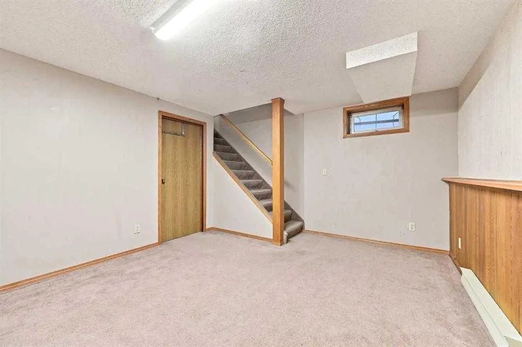 70 Edgeburn Crescent NW