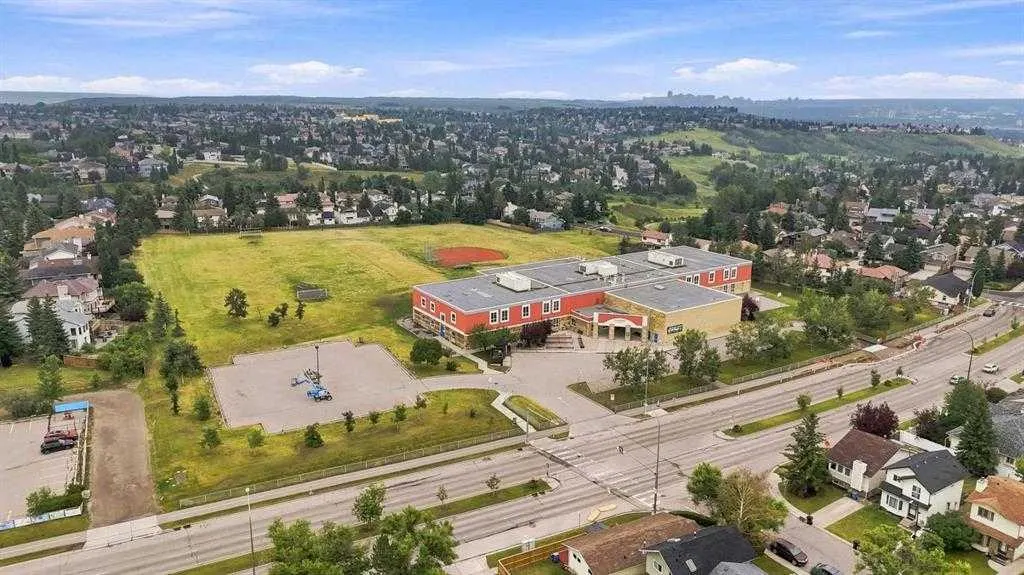 70 Edgeburn Crescent NW