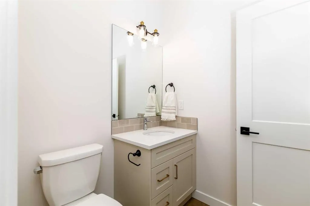 5463 55 Avenue #8