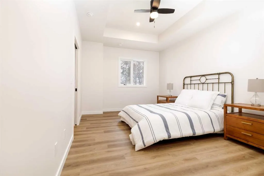 5463 55 Avenue #8