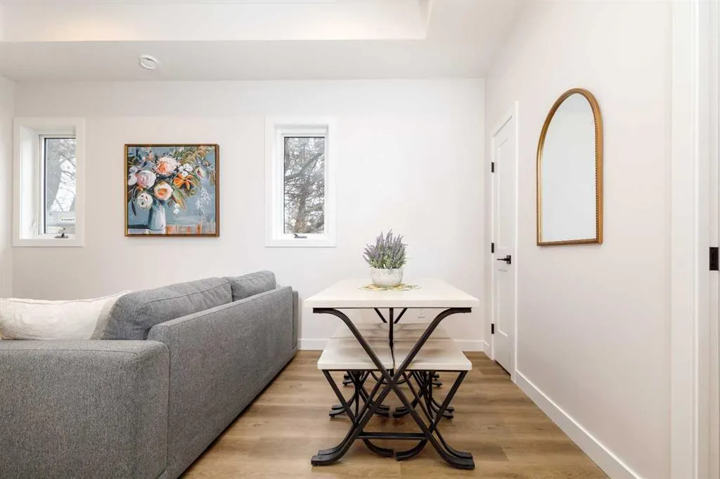 5463 55 Avenue #8