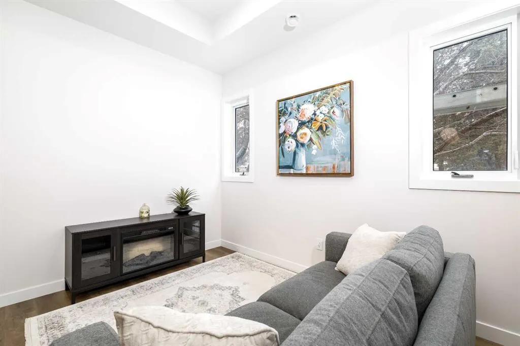 5463 55 Avenue #4
