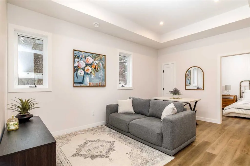 5463 55 Avenue #4