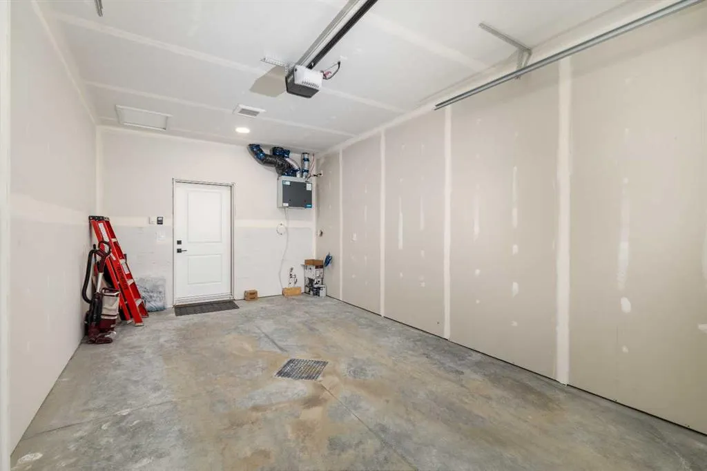 5463 55 Avenue #4
