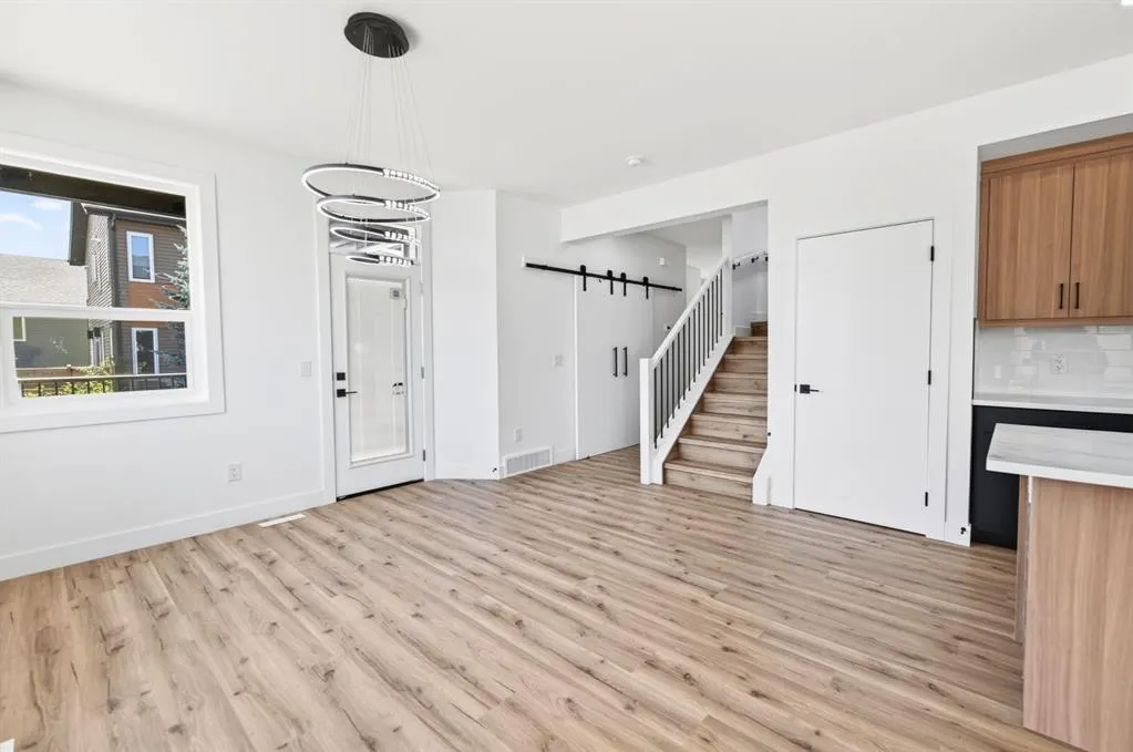 33 Thatcher Avenue