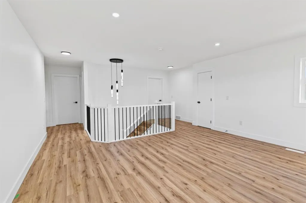 33 Thatcher Avenue