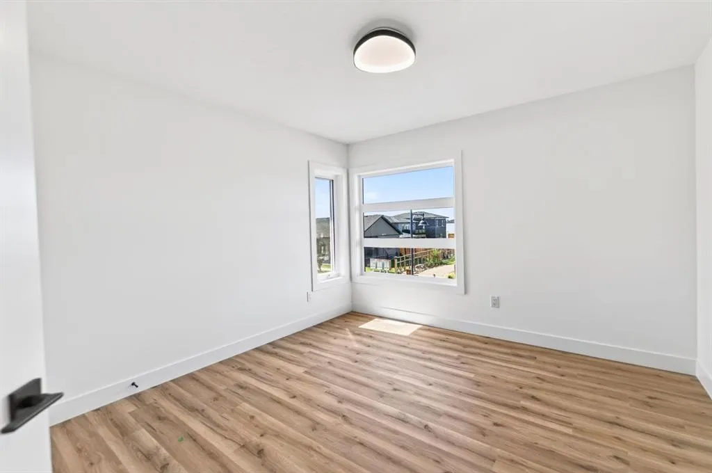 33 Thatcher Avenue