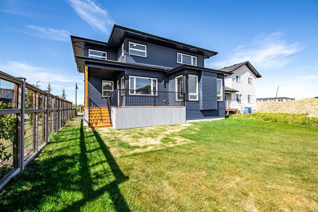 33 Thatcher Avenue