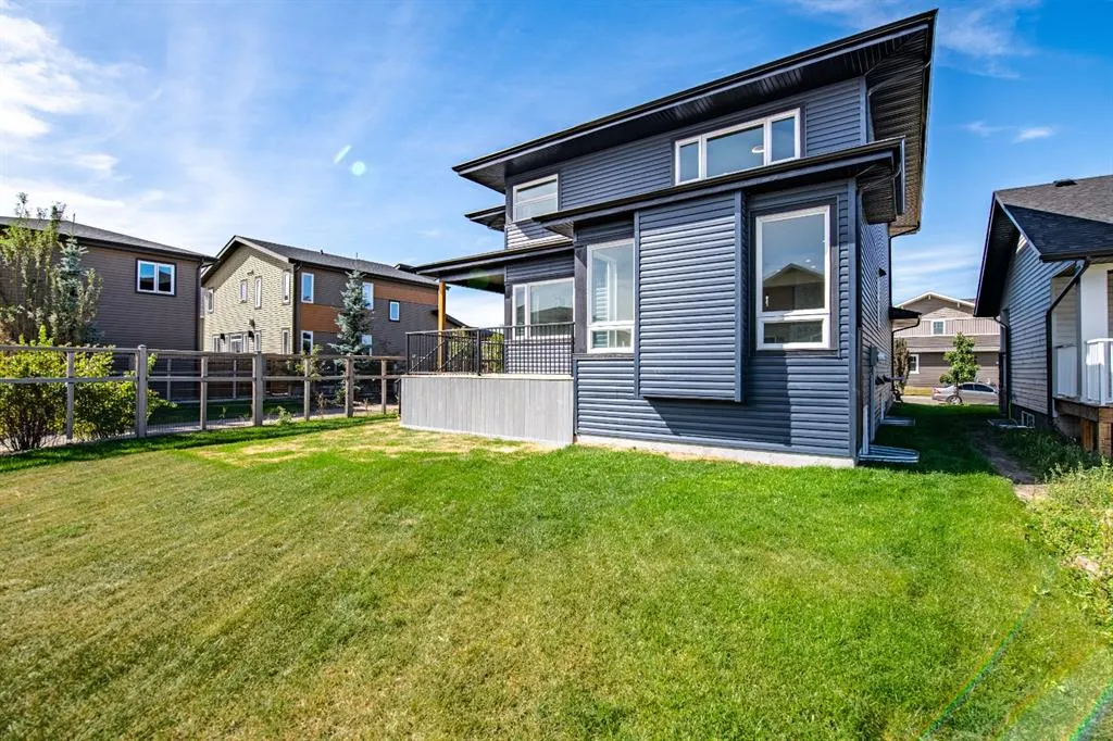 33 Thatcher Avenue