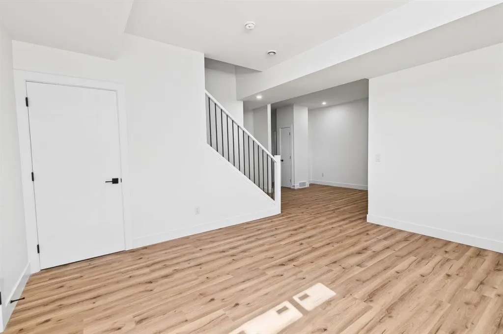 33 Thatcher Avenue