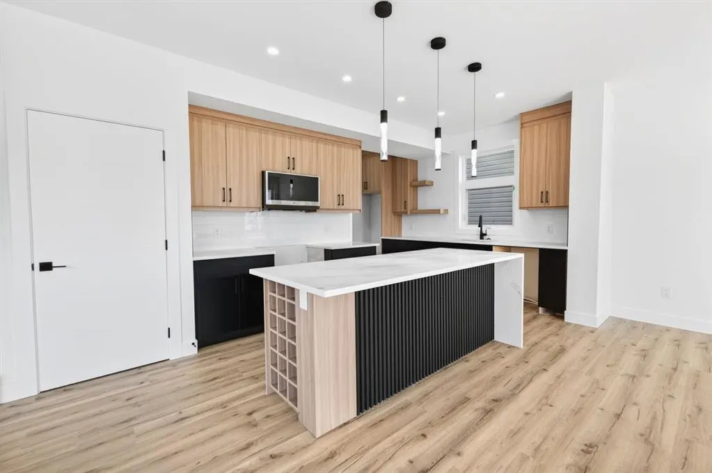 33 Thatcher Avenue