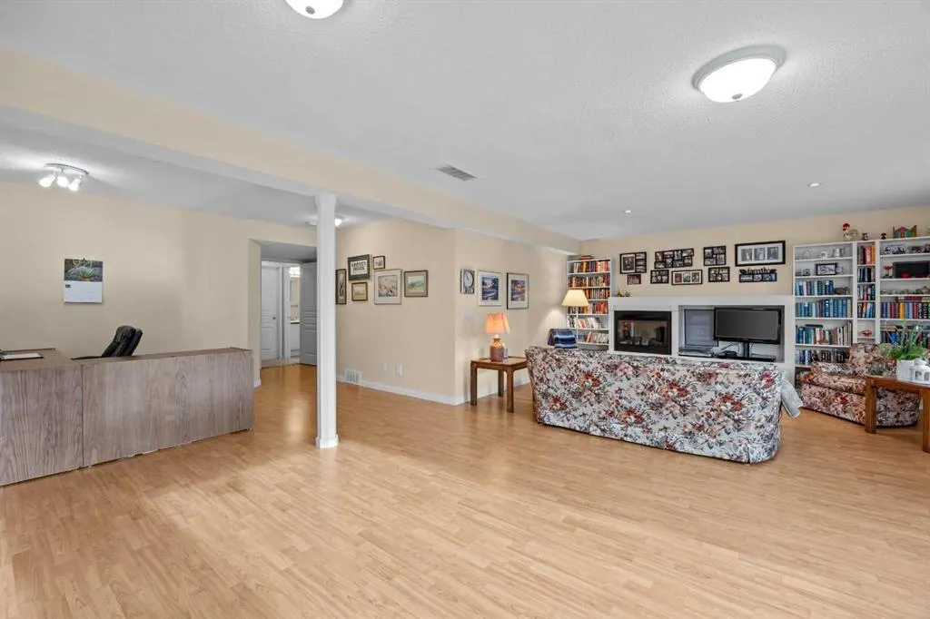 3 Tuscany Meadows Crescent NW