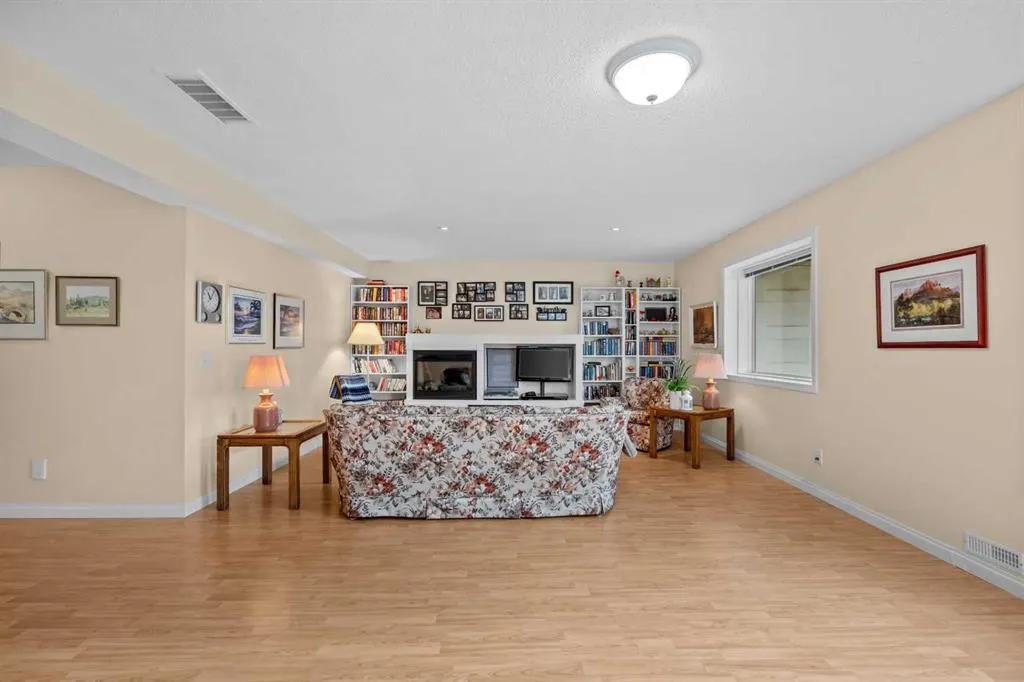 3 Tuscany Meadows Crescent NW