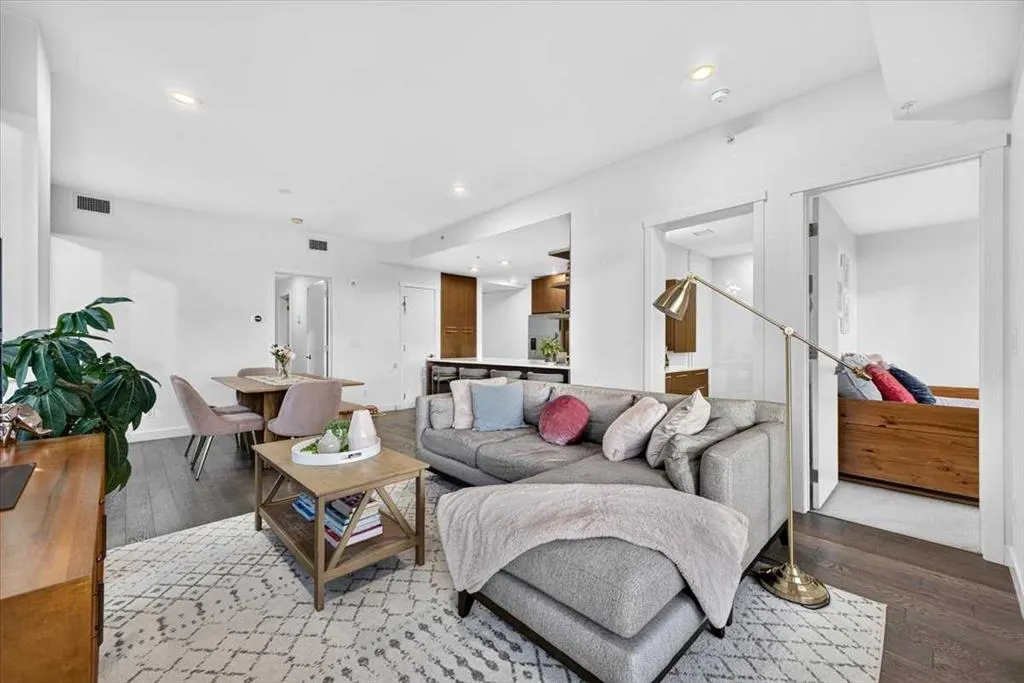 88 9 Street NE #304