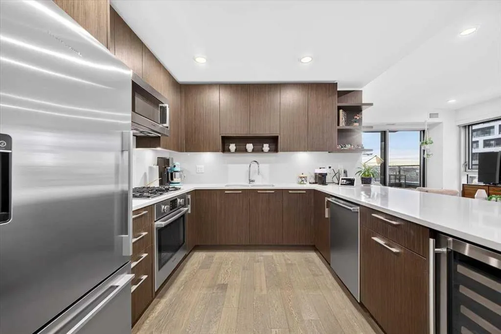 88 9 Street NE #304