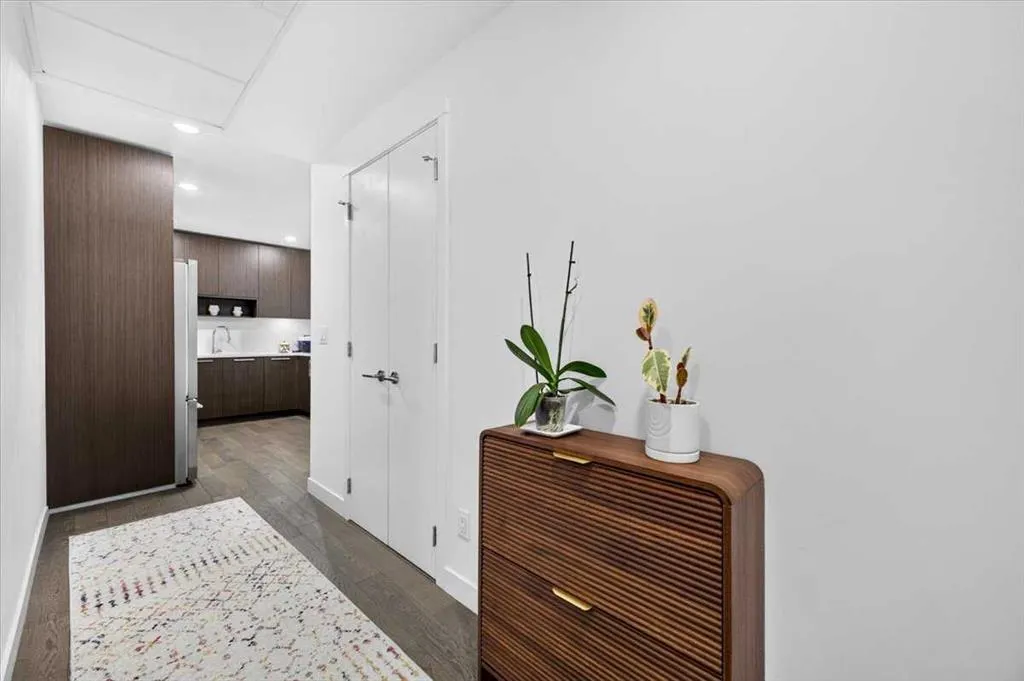 88 9 Street NE #304