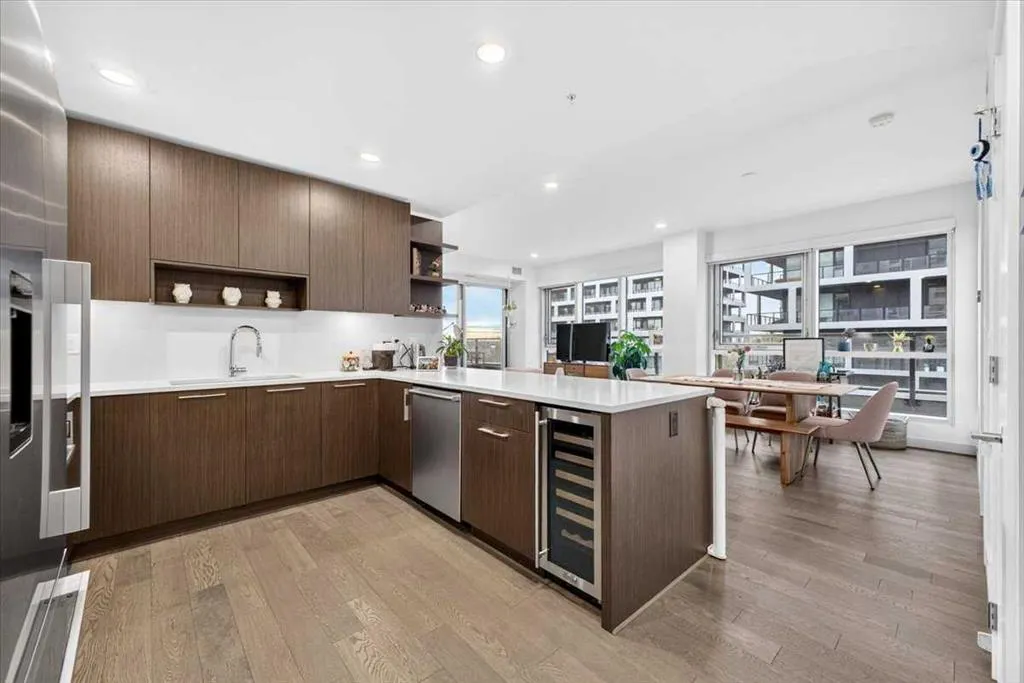 88 9 Street NE #304