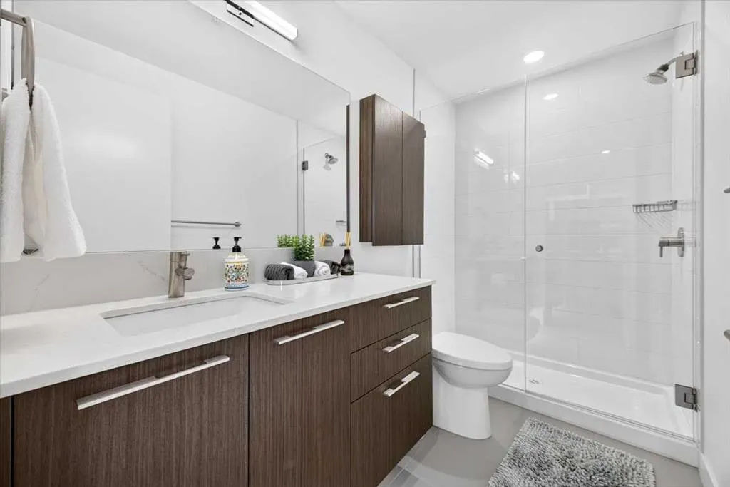 88 9 Street NE #304