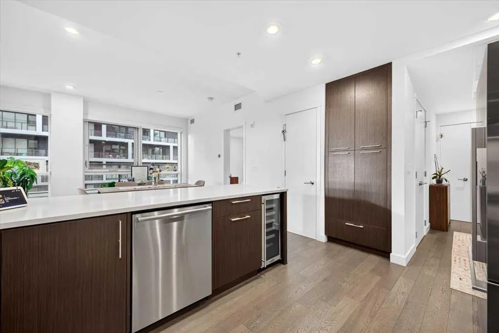 88 9 Street NE #304