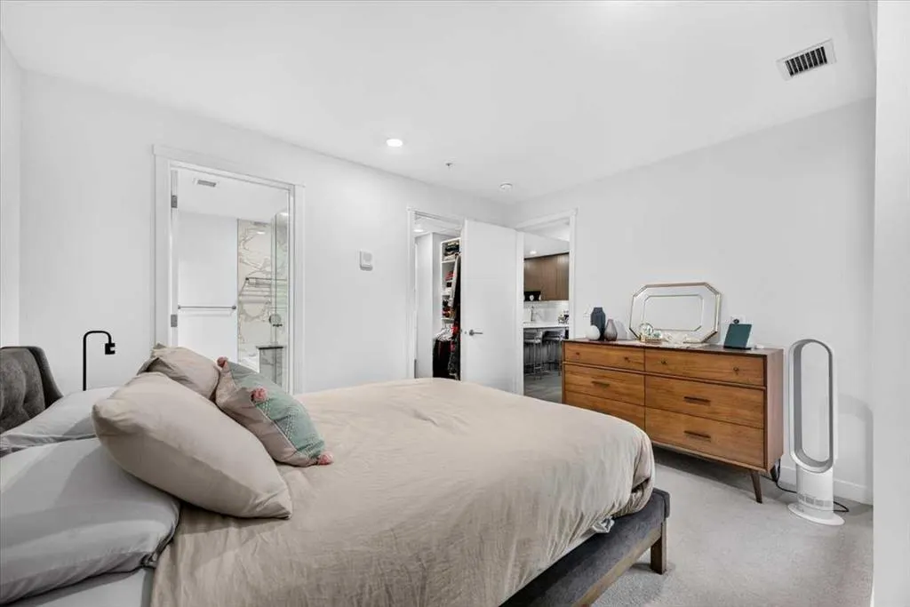 88 9 Street NE #304