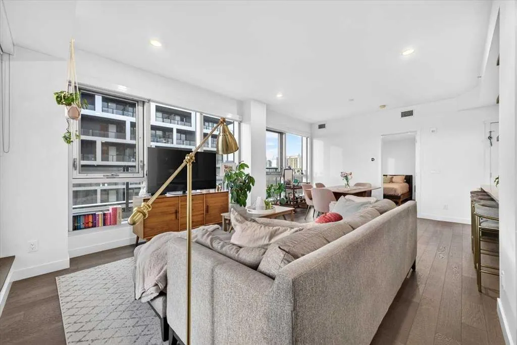 88 9 Street NE #304