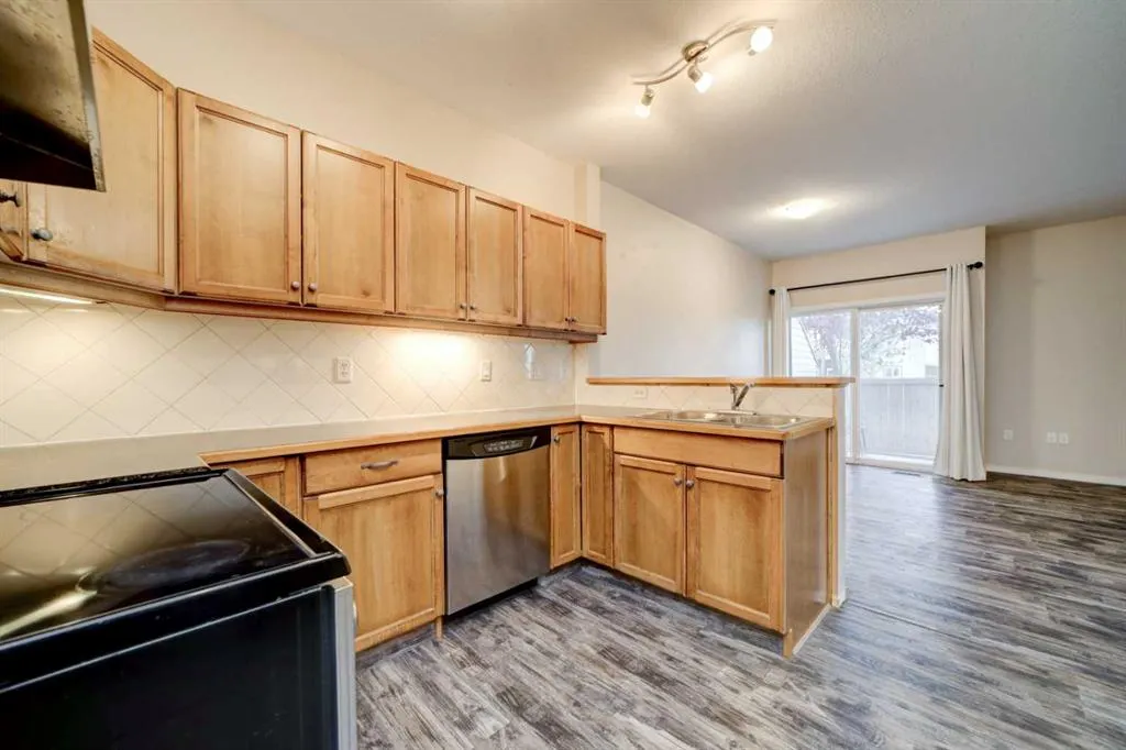 125 Silkstone Road W #4