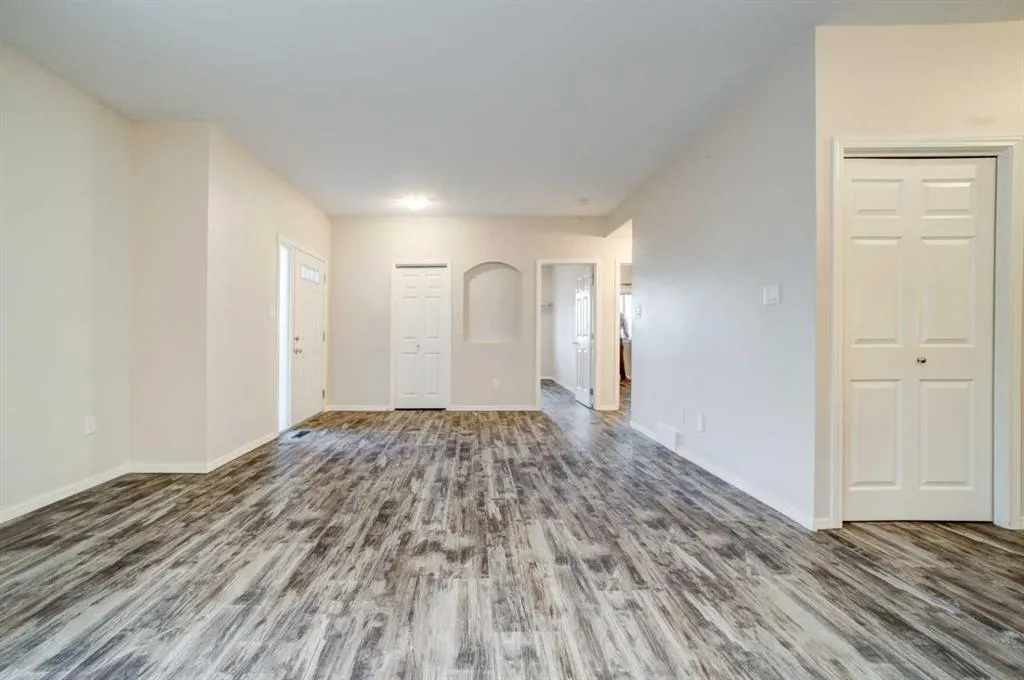 125 Silkstone Road W #4