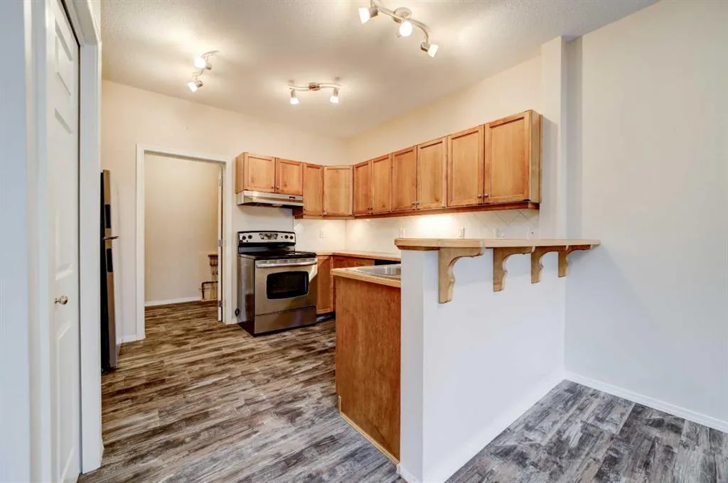 125 Silkstone Road W #4