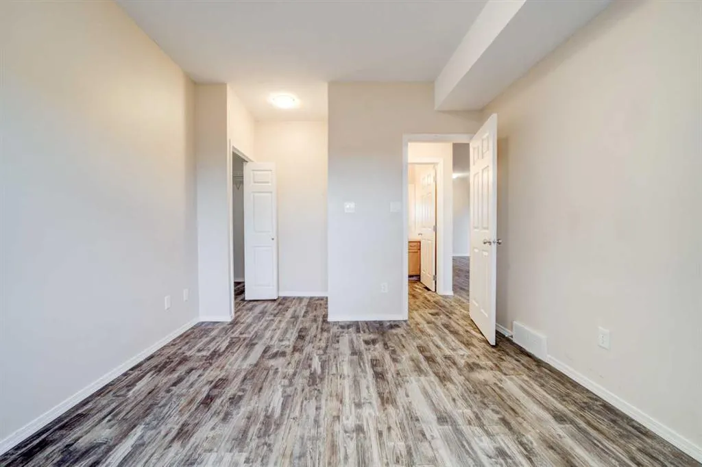 125 Silkstone Road W #4