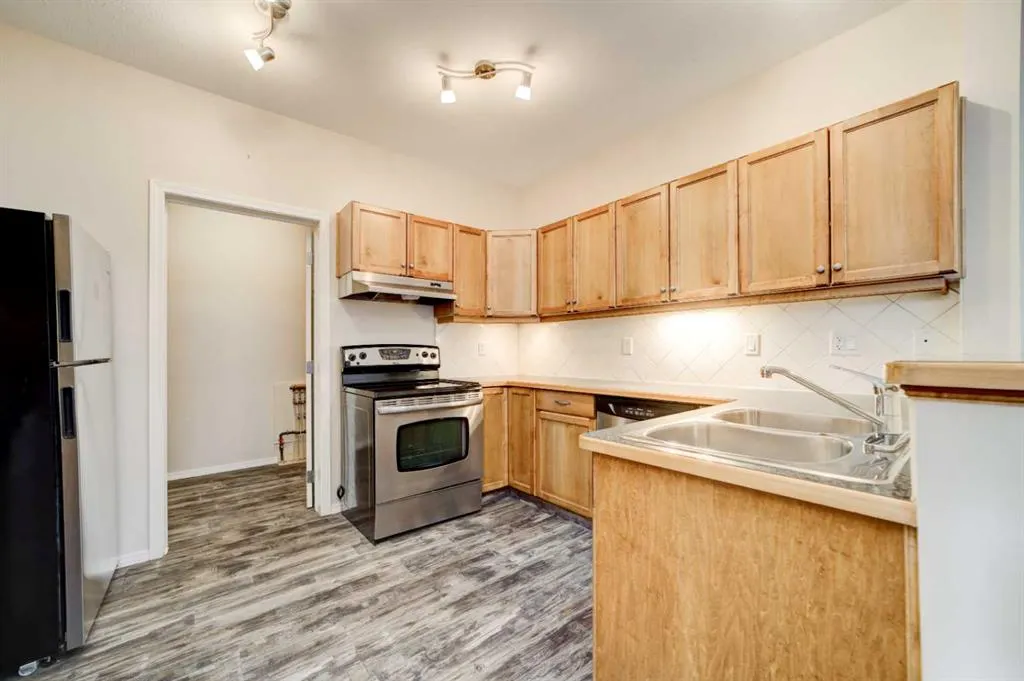 125 Silkstone Road W #4